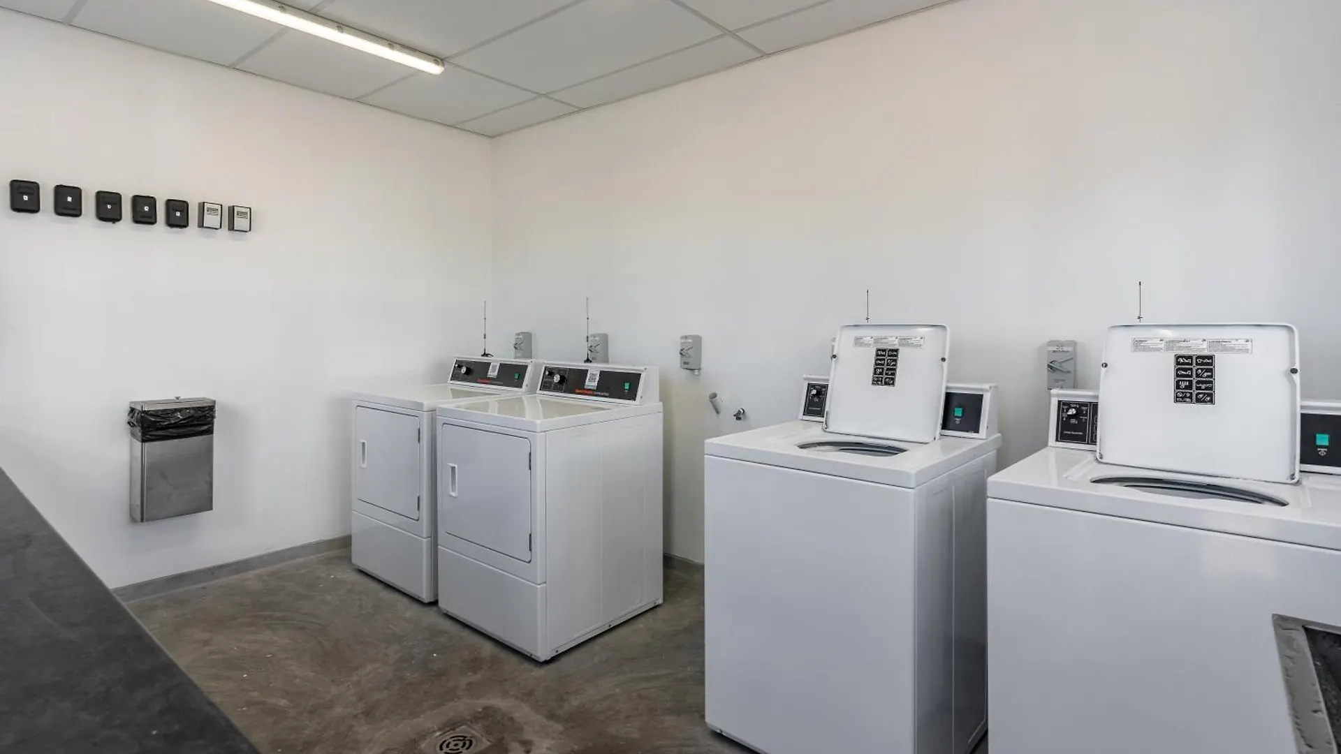 Burmeister 202 - 2 Bedroom Apartment Across From Ocean - Onsite Free Parking Cape Town South Africa