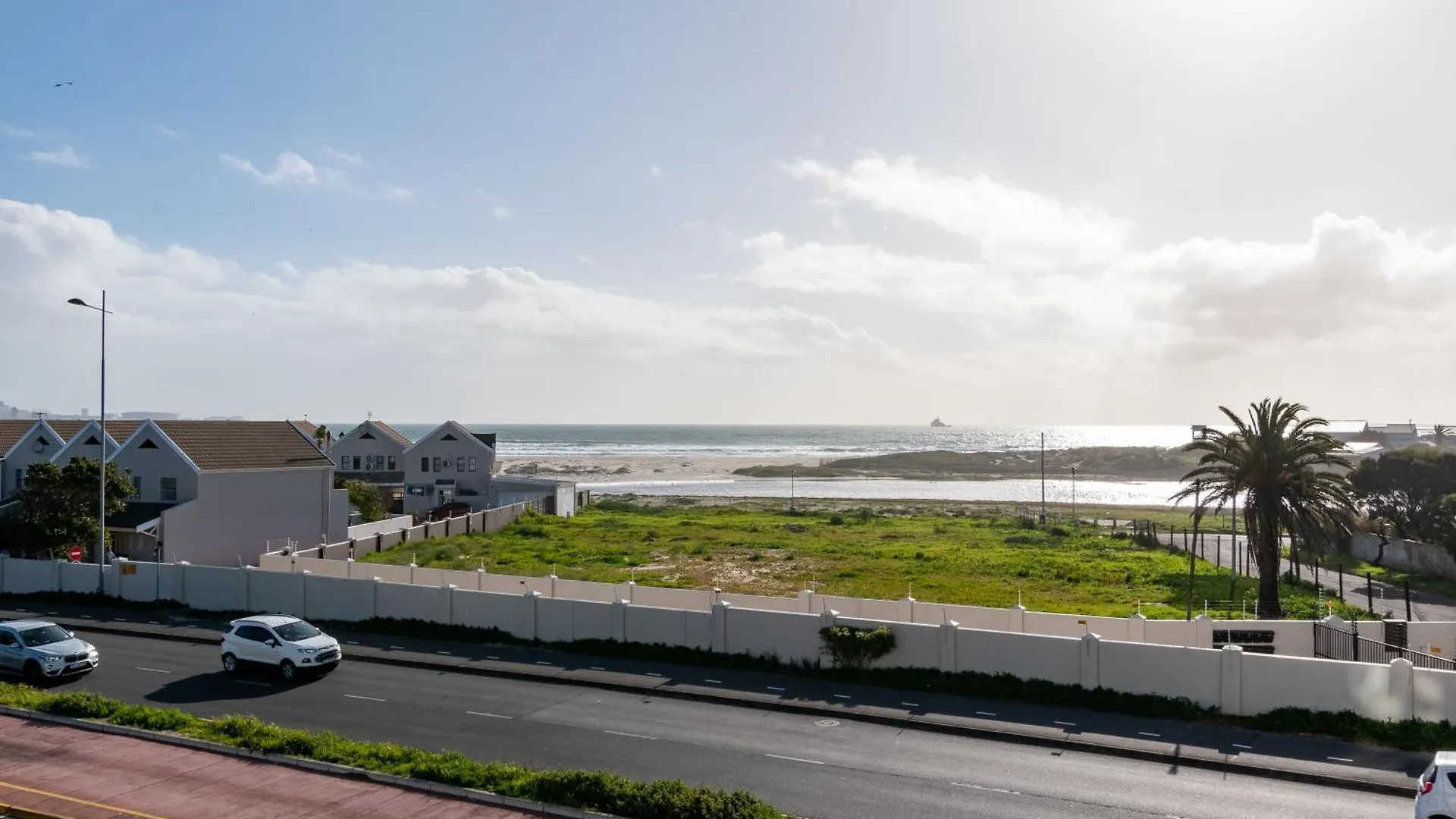 Burmeister 202 - 2 Bedroom Apartment Across From Ocean - Onsite Free Parking Cape Town South Africa