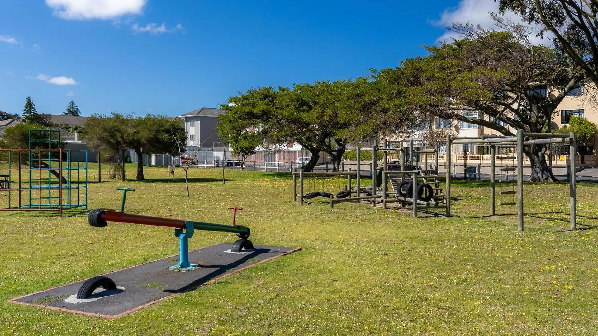 Burmeister 202 - 2 Bedroom Apartment Across From Ocean - Onsite Free Parking Cape Town